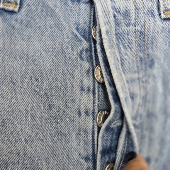 AGOLDE Dee Short High Rise Distressed Raw Hem in Light Muse Wash A9034-1141 - Picture 2 of 8
